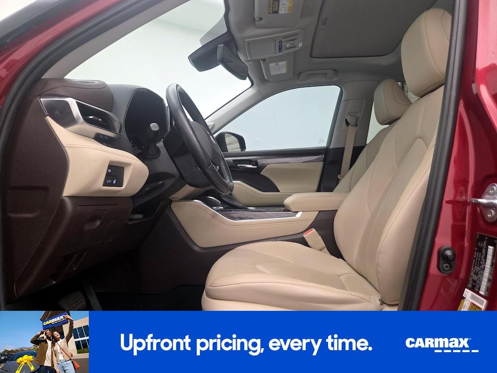 used 2021 Toyota Highlander car, priced at $33,998