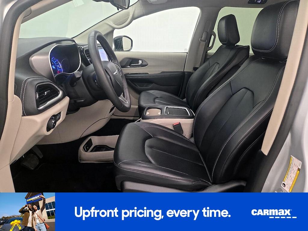 used 2024 Chrysler Pacifica Hybrid car, priced at $27,998
