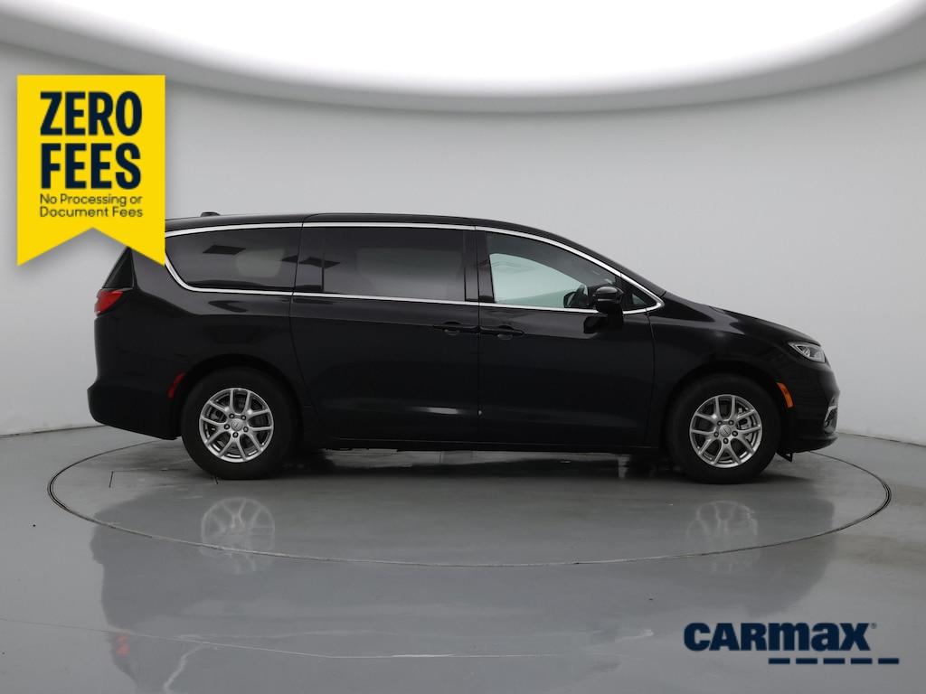 used 2025 Chrysler Pacifica car, priced at $28,998