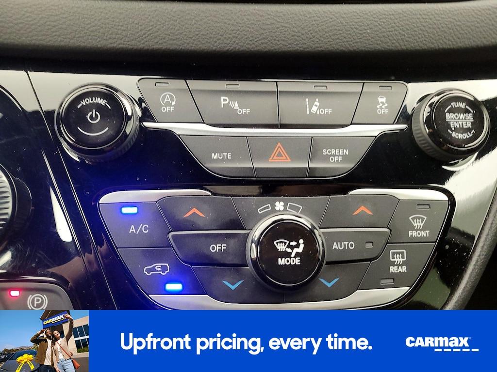 used 2025 Chrysler Pacifica car, priced at $28,998