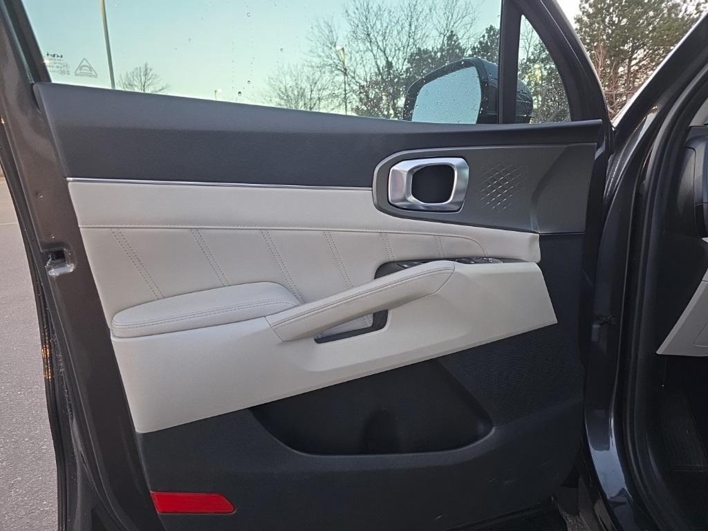 used 2022 Kia Sorento Plug-In Hybrid car, priced at $28,000