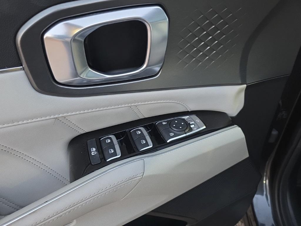 used 2022 Kia Sorento Plug-In Hybrid car, priced at $28,000