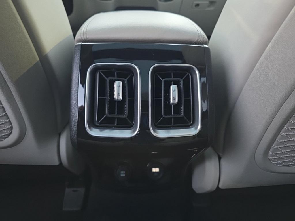 used 2022 Kia Sorento Plug-In Hybrid car, priced at $28,000