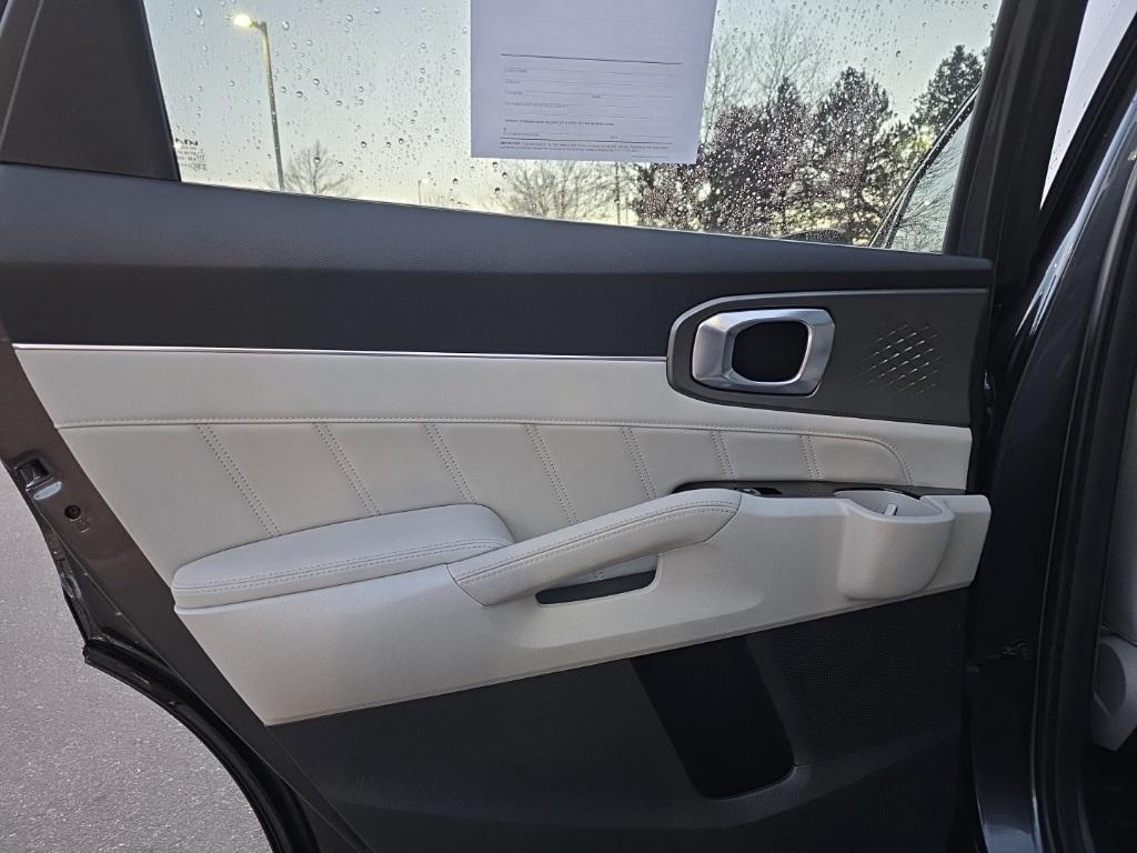 used 2022 Kia Sorento Plug-In Hybrid car, priced at $28,000