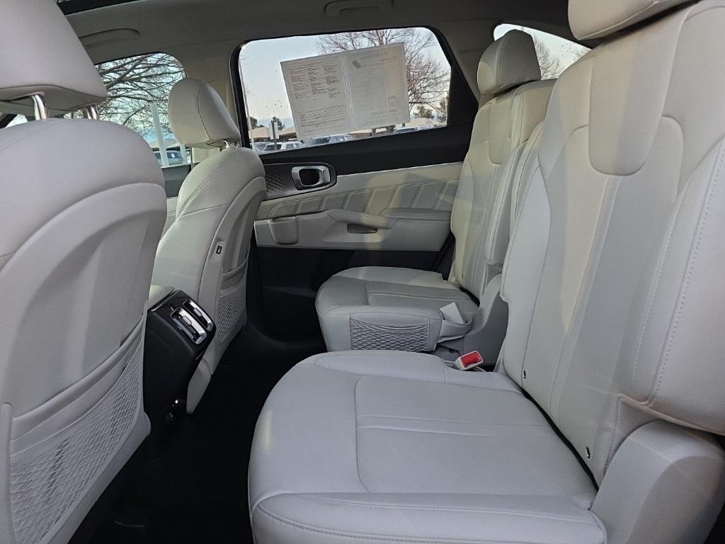 used 2022 Kia Sorento Plug-In Hybrid car, priced at $28,000