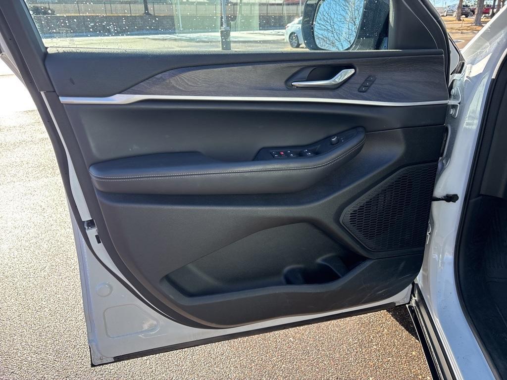 used 2025 Jeep Grand Cherokee L car, priced at $44,500