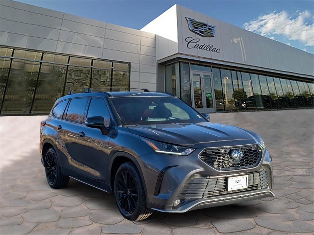 used 2023 Toyota Highlander car, priced at $38,000