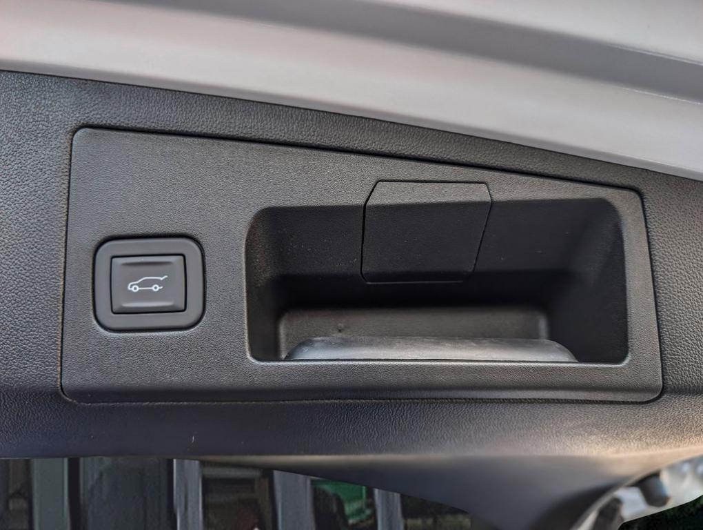 new 2025 Cadillac XT5 car, priced at $57,159