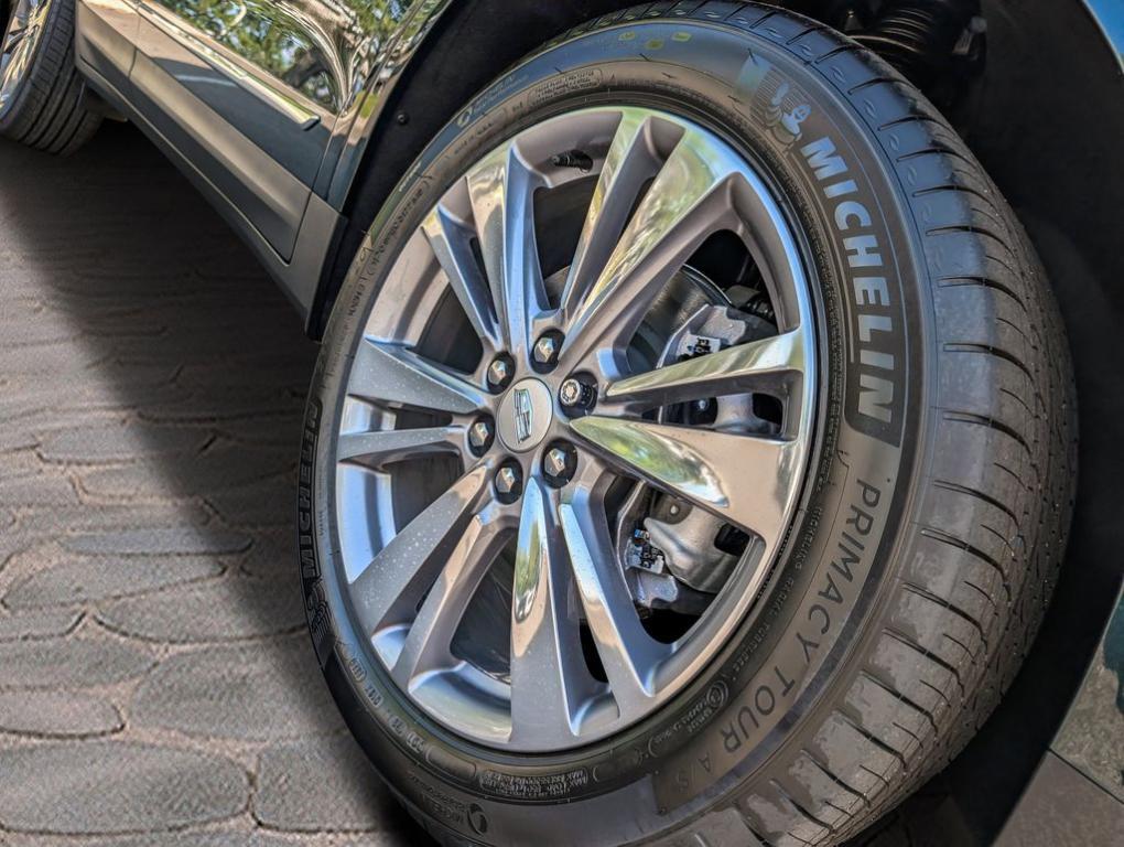 new 2025 Cadillac XT5 car, priced at $55,114