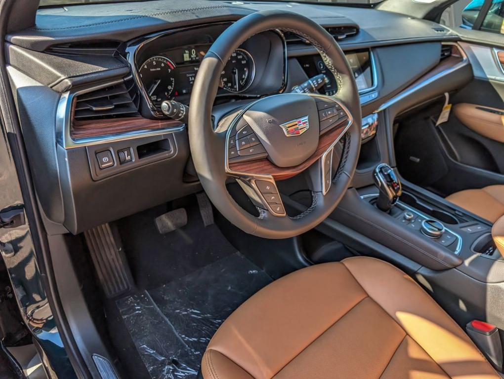 new 2025 Cadillac XT5 car, priced at $55,114