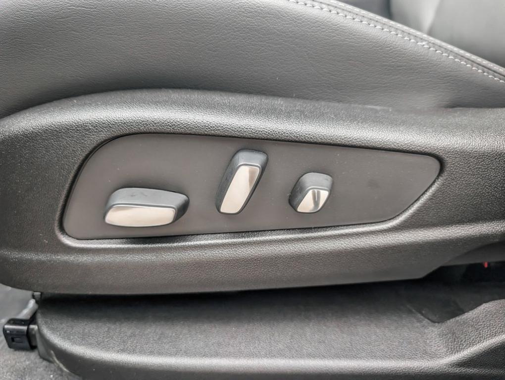 new 2025 Cadillac XT6 car, priced at $57,014