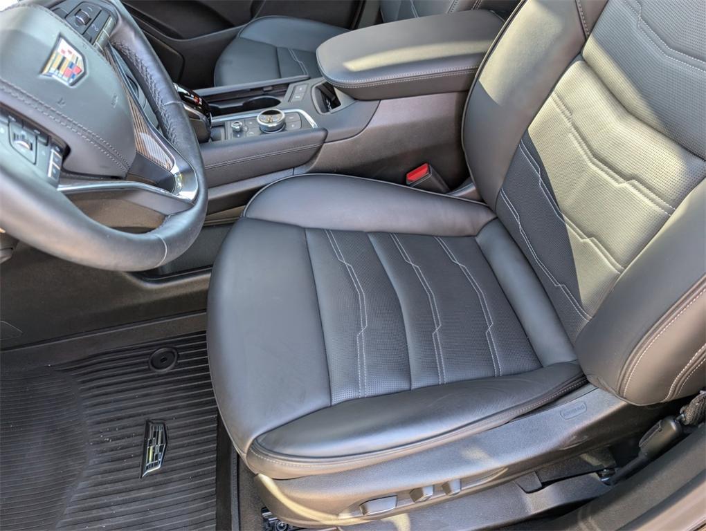 used 2025 Cadillac XT6 car, priced at $60,000