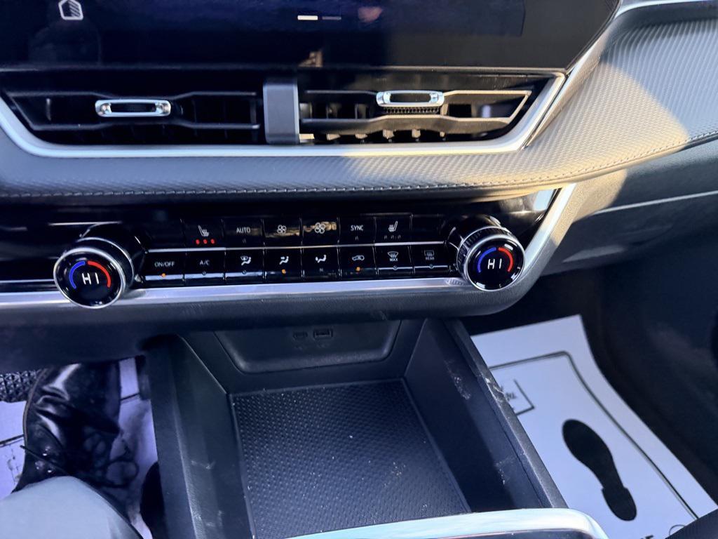 new 2026 Chevrolet Equinox car, priced at $33,096