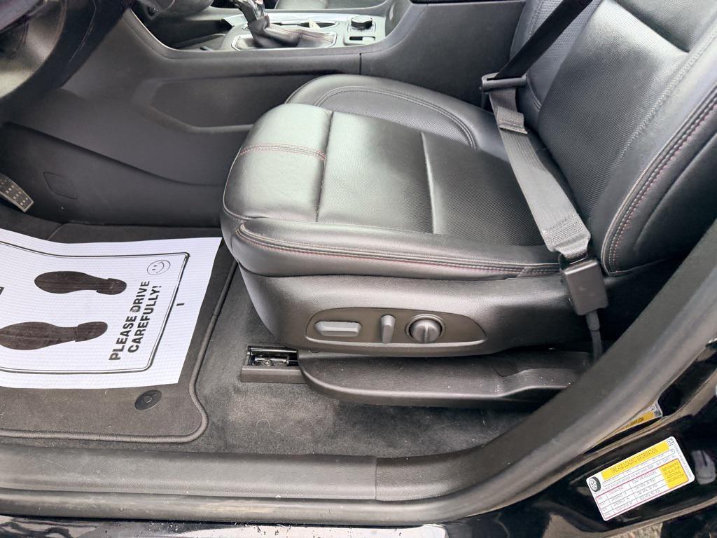 used 2023 Chevrolet Traverse car, priced at $33,142