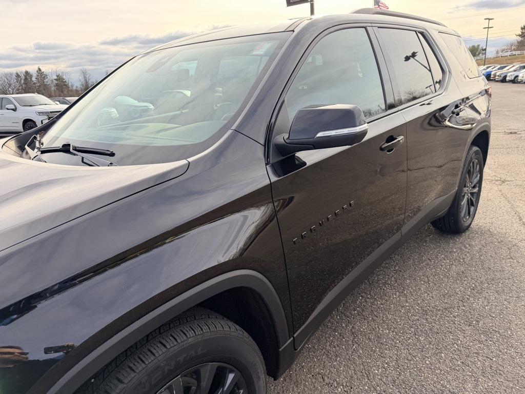 used 2023 Chevrolet Traverse car, priced at $33,142