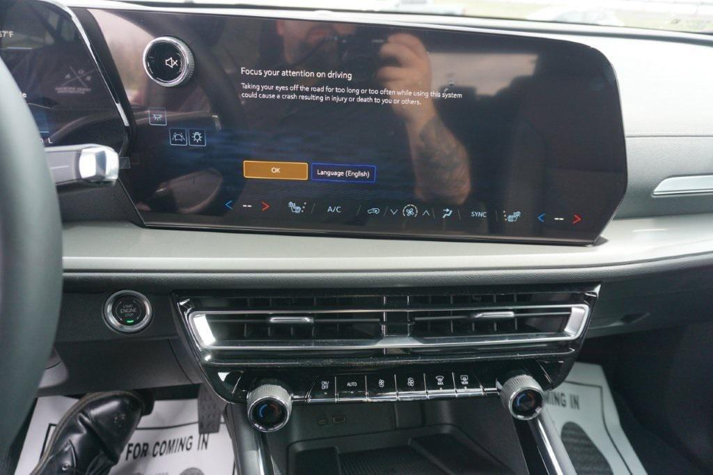 new 2025 Chevrolet Traverse car, priced at $44,268