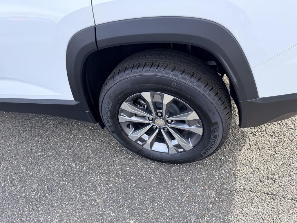 new 2026 Chevrolet Equinox car, priced at $32,485