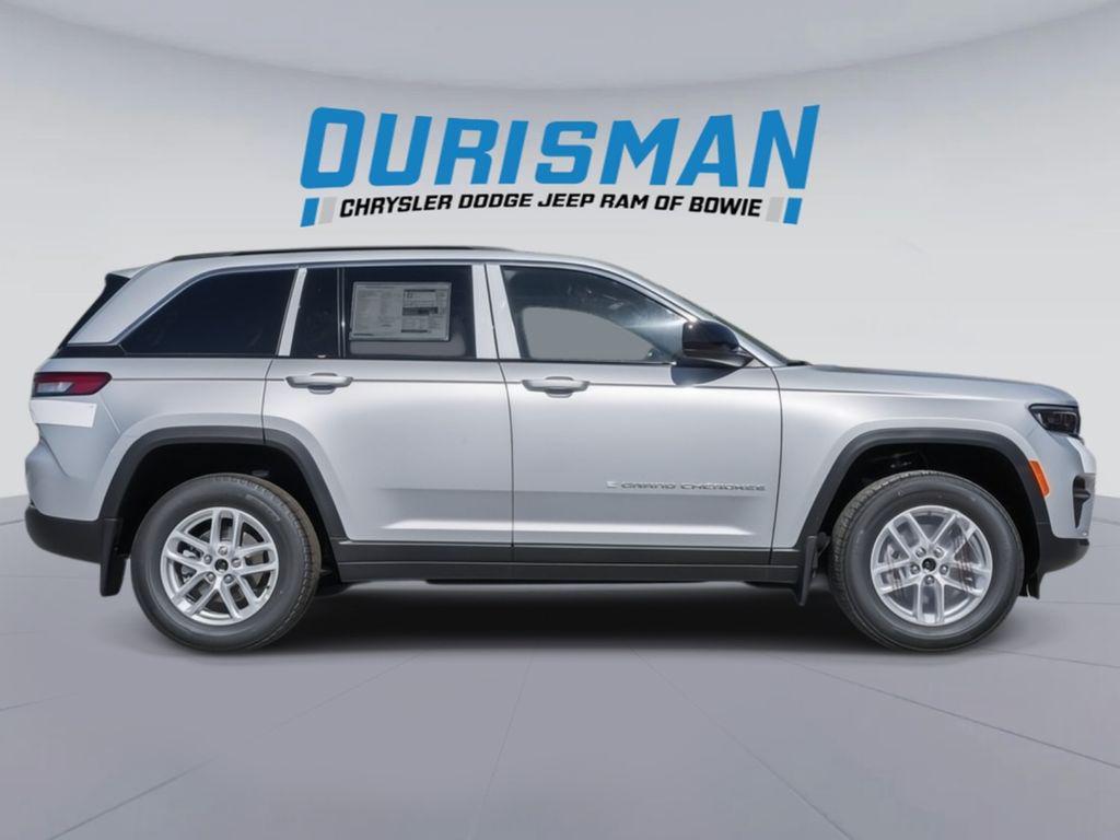 new 2025 Jeep Grand Cherokee car, priced at $33,535
