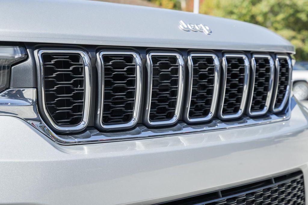 new 2025 Jeep Grand Cherokee car, priced at $33,535