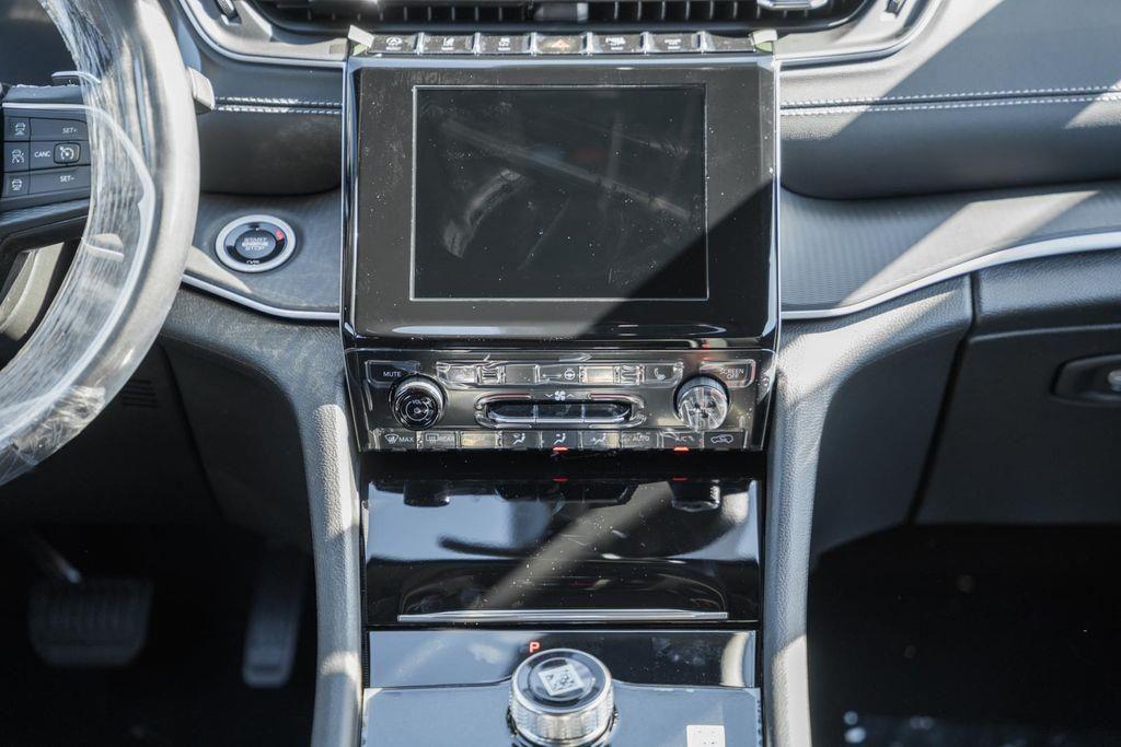 new 2025 Jeep Grand Cherokee car, priced at $33,535