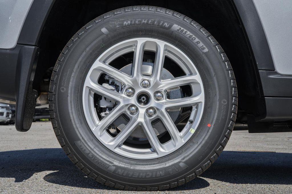 new 2025 Jeep Grand Cherokee car, priced at $33,535