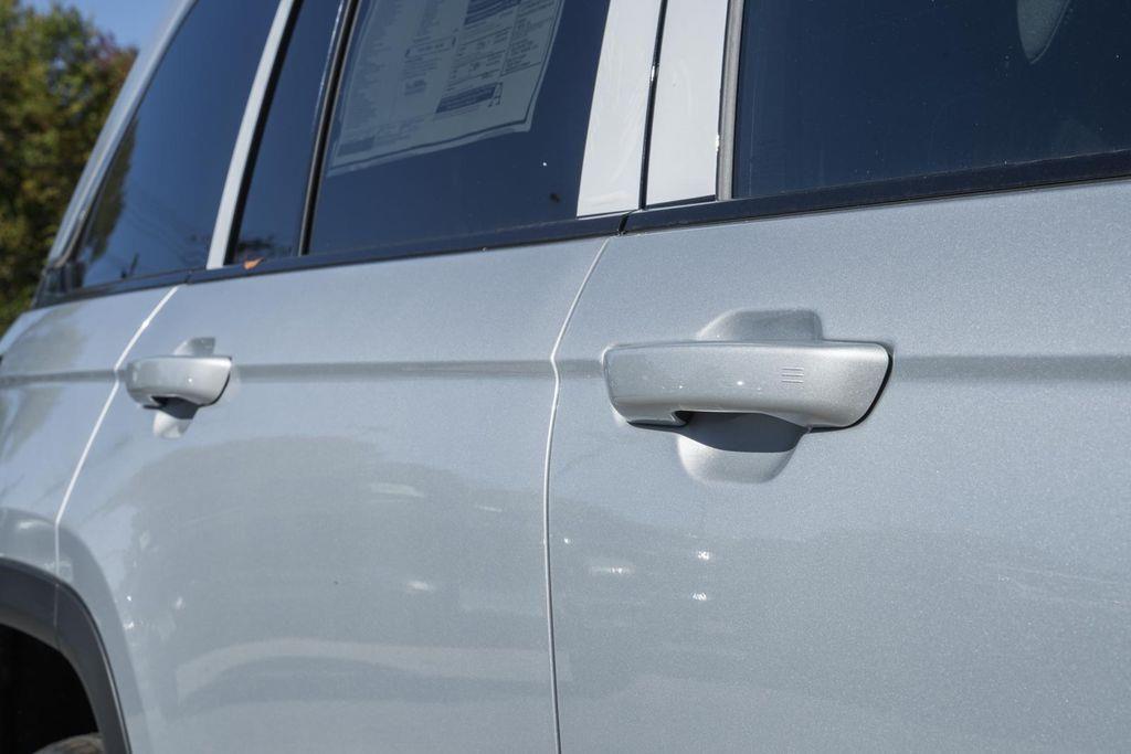 new 2025 Jeep Grand Cherokee car, priced at $33,535