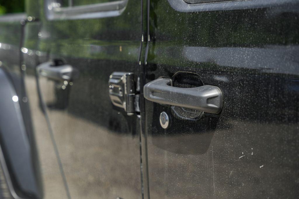 new 2025 Jeep Gladiator car, priced at $43,620