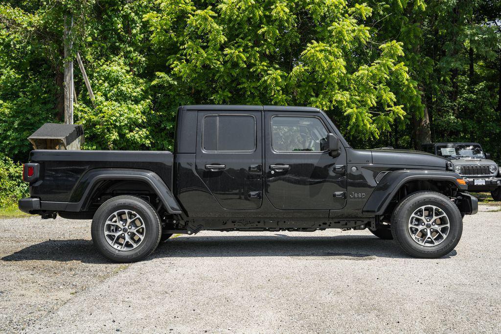 new 2025 Jeep Gladiator car, priced at $43,620