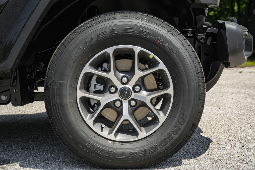 new 2025 Jeep Gladiator car, priced at $43,620