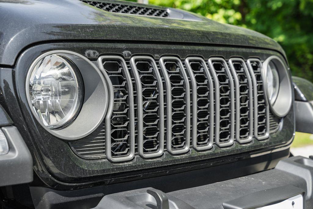 new 2025 Jeep Gladiator car, priced at $38,920