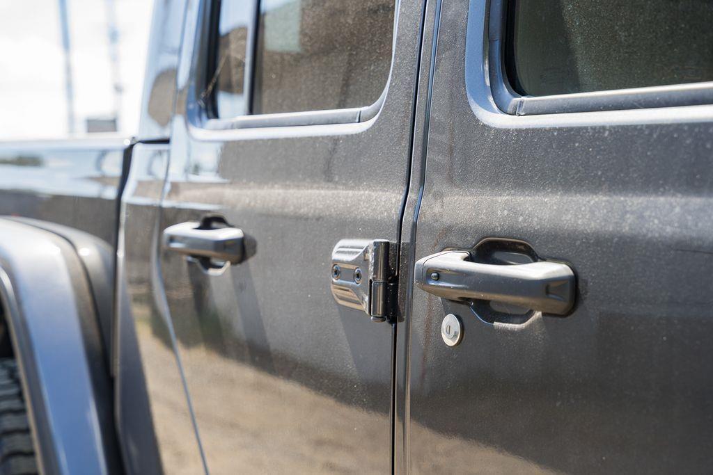 new 2025 Jeep Gladiator car, priced at $42,535