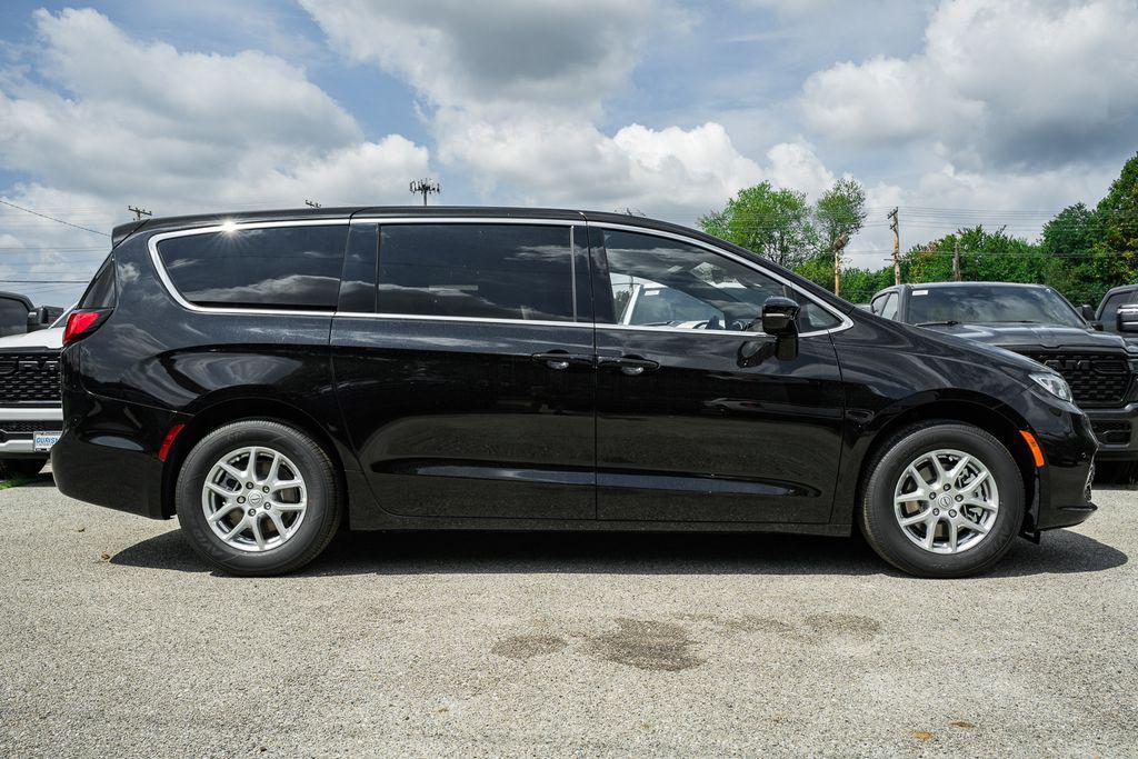 new 2025 Chrysler Pacifica car, priced at $38,075