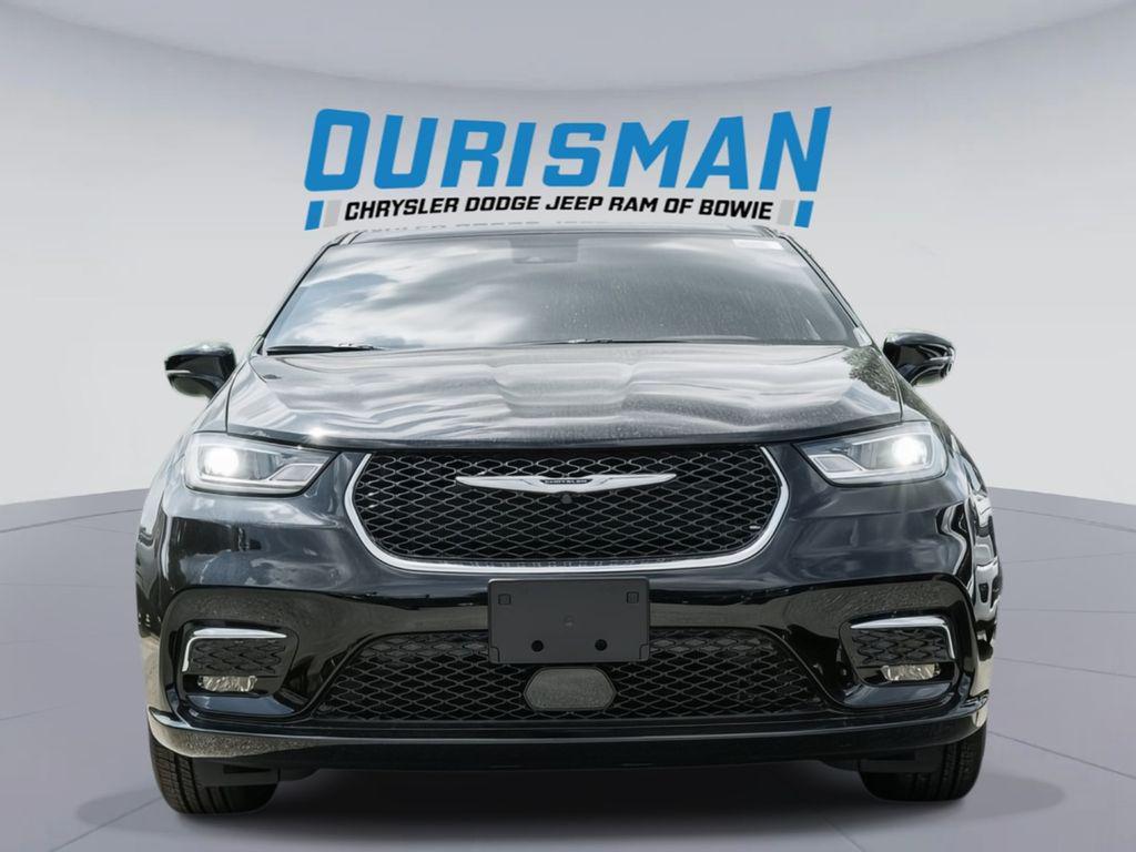 new 2025 Chrysler Pacifica car, priced at $37,575