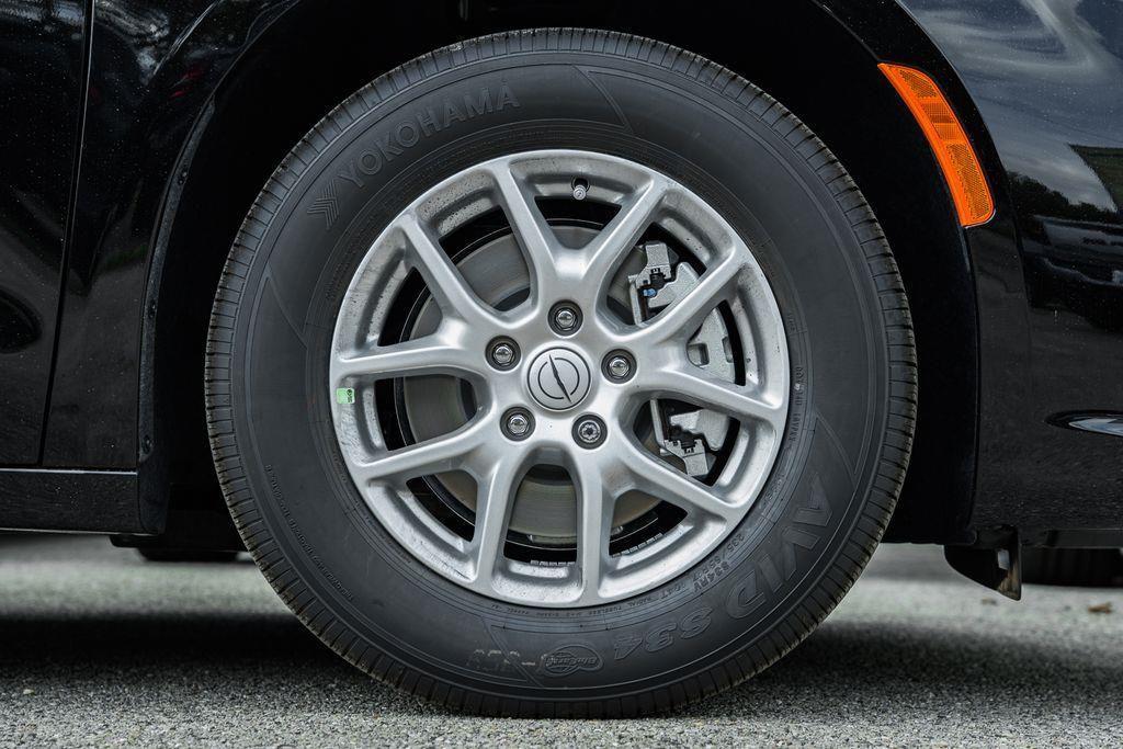 new 2025 Chrysler Pacifica car, priced at $37,575