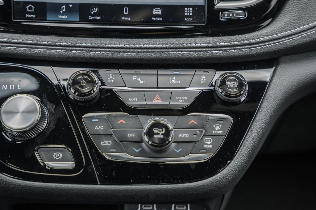 new 2025 Chrysler Pacifica car, priced at $38,075