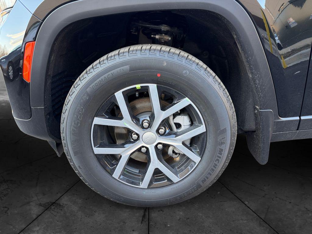new 2025 Jeep Grand Cherokee car, priced at $37,600
