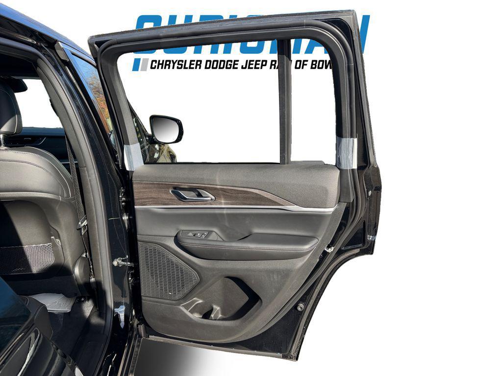 new 2025 Jeep Grand Cherokee car, priced at $39,300