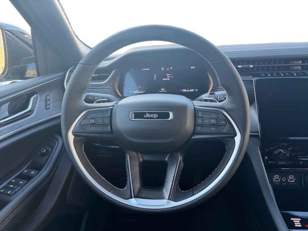 new 2025 Jeep Grand Cherokee car, priced at $37,100