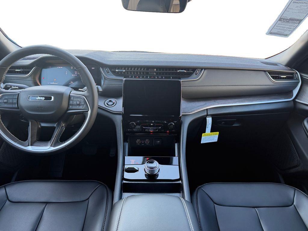 new 2025 Jeep Grand Cherokee car, priced at $37,100