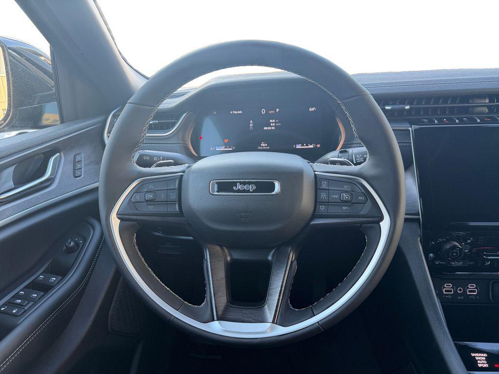 new 2025 Jeep Grand Cherokee car, priced at $37,600