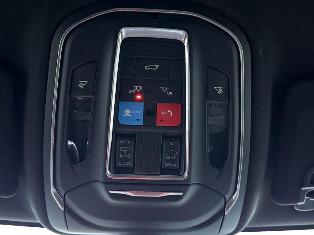 new 2025 Jeep Grand Cherokee car, priced at $35,799