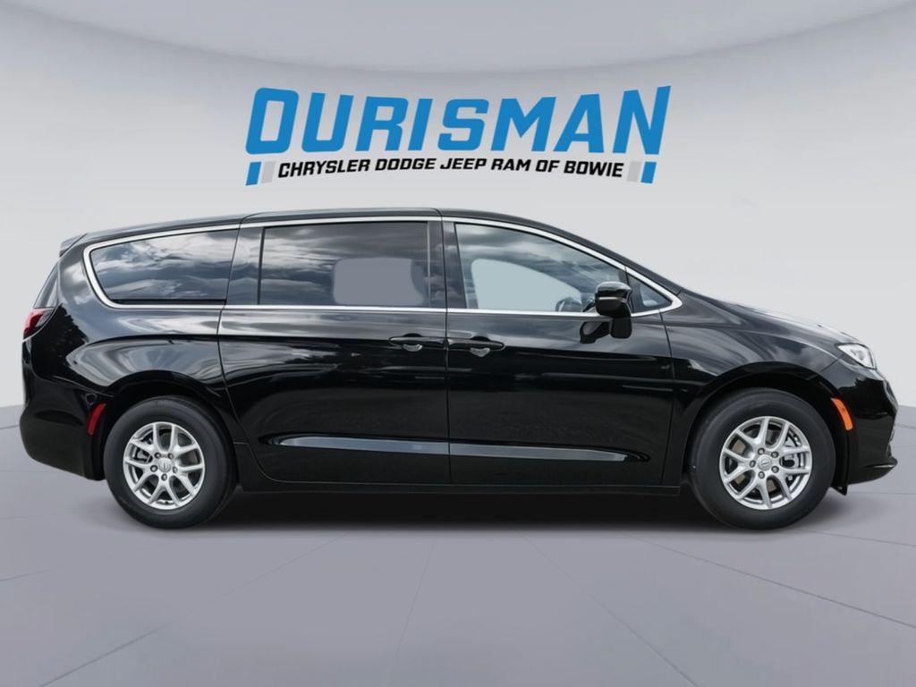 new 2025 Chrysler Pacifica car, priced at $37,575