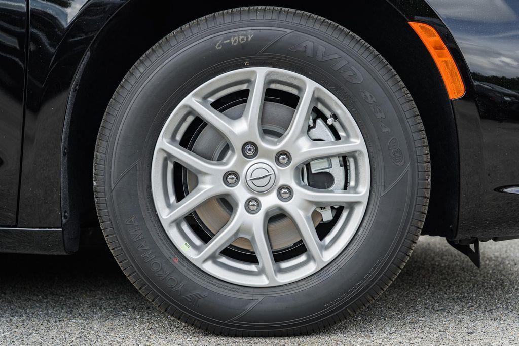 new 2025 Chrysler Pacifica car, priced at $37,575