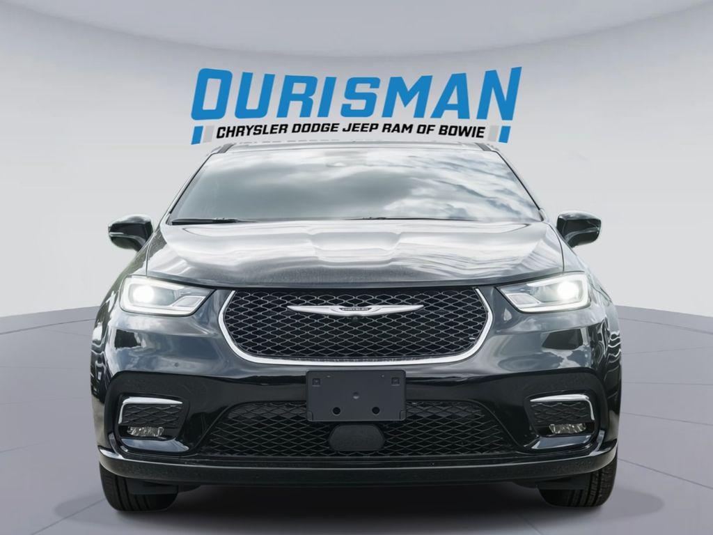 new 2025 Chrysler Pacifica car, priced at $37,575