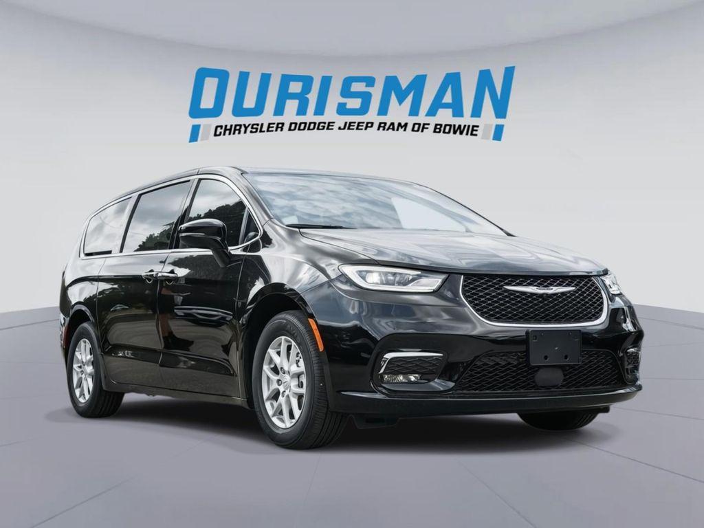 new 2025 Chrysler Pacifica car, priced at $37,575