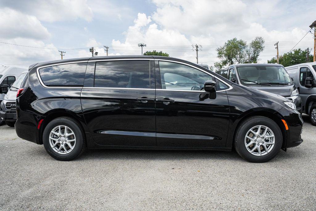 new 2025 Chrysler Pacifica car, priced at $38,075
