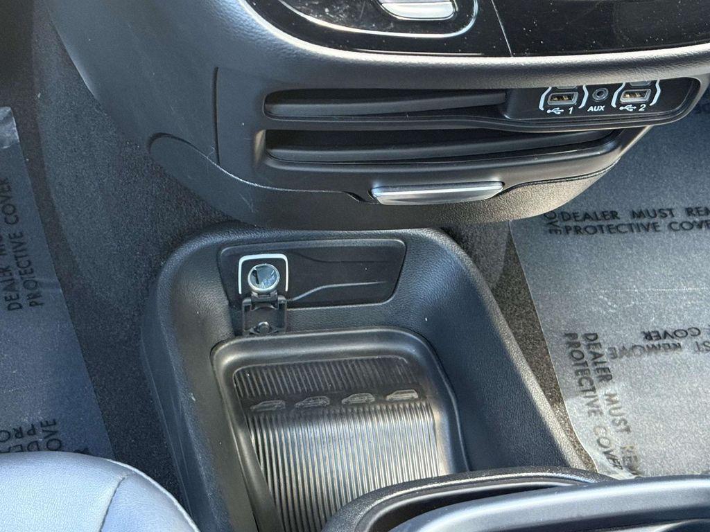 used 2025 Chrysler Pacifica car, priced at $26,300