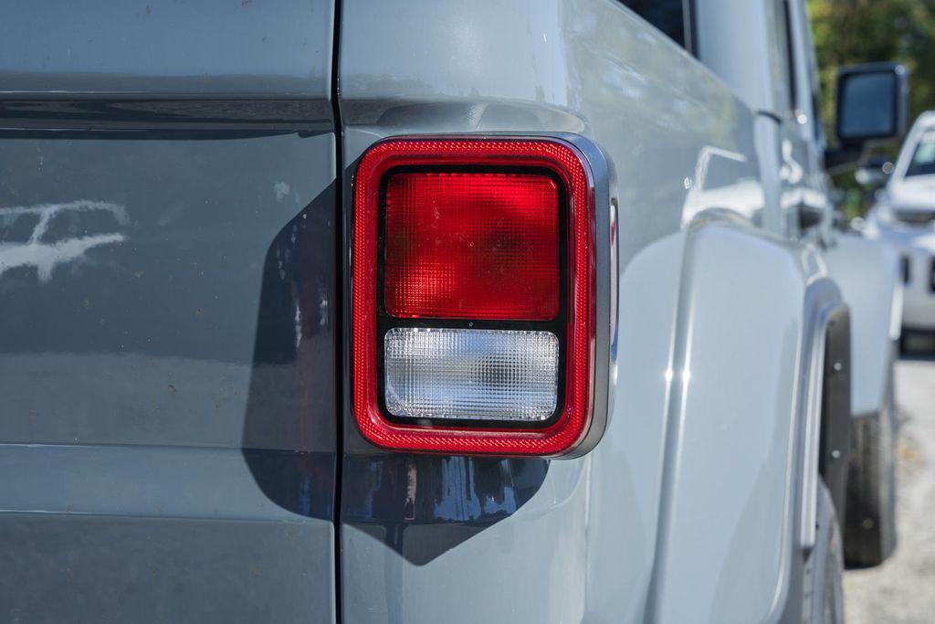 new 2025 Jeep Gladiator car, priced at $46,234