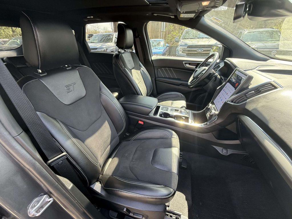 used 2024 Ford Edge car, priced at $33,000