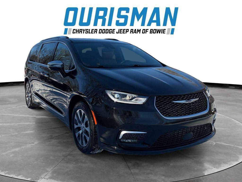 used 2024 Chrysler Pacifica car, priced at $38,500